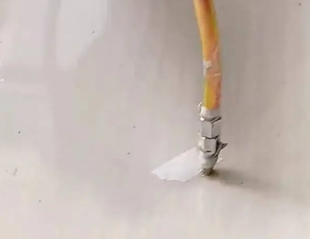 古交瓷砖空鼓维修公司专业解答在瓷砖铺贴过程中，如果使用的砂料过粗（如全部使用了粗砂），可能会导致以下问题