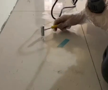 古交瓷砖开裂维修公司专业分享瓷砖在铺贴前如果没有沥干水分，将会导致以下问题
